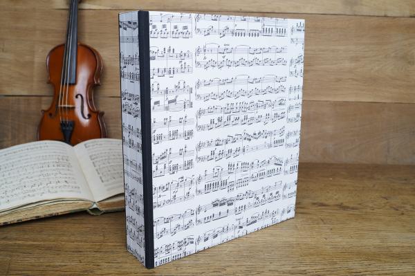 Aktenordner mit Notenpapier und Leinenkanten schwarz
